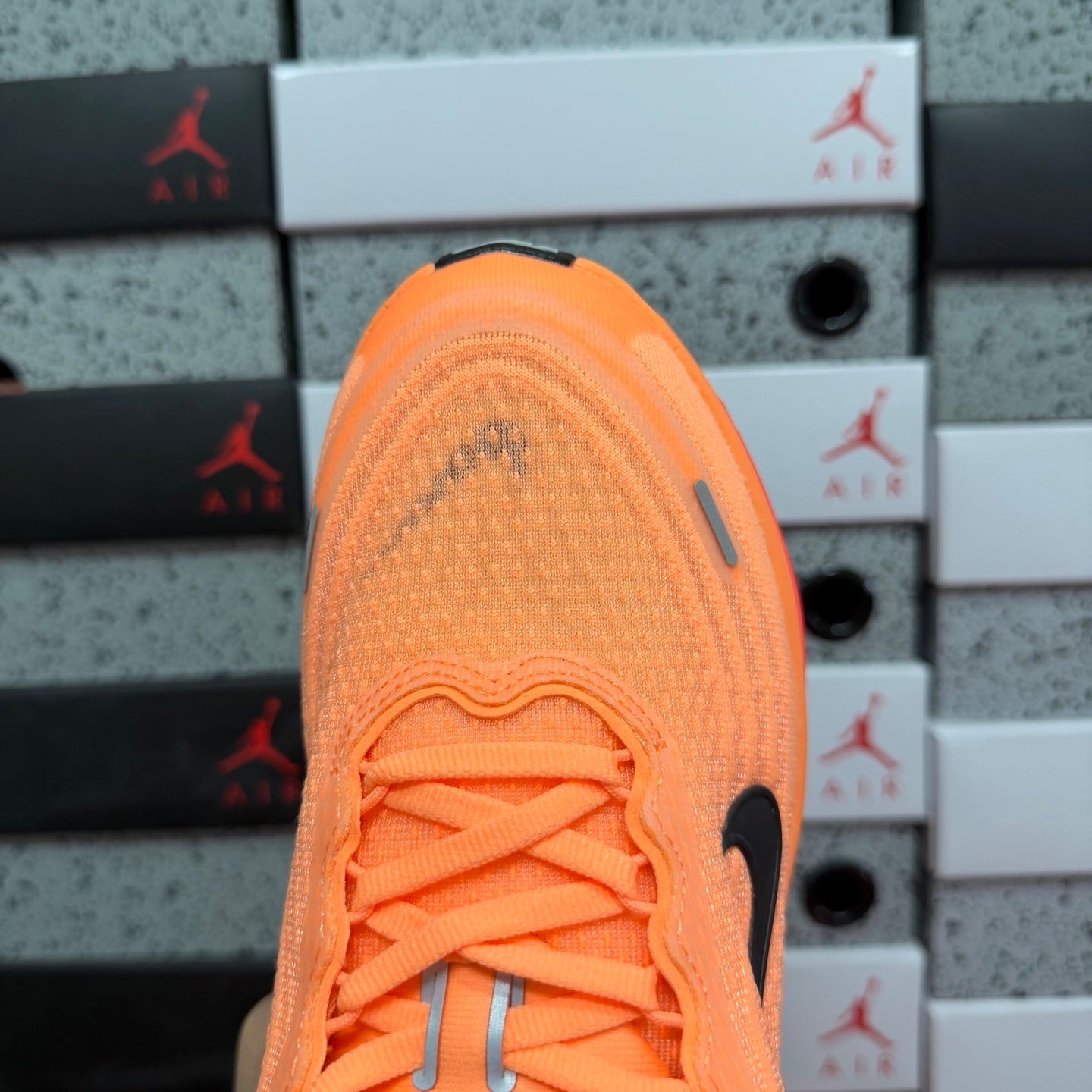 Air Zoom Vomero Plus Orange Pulse Hot Lava