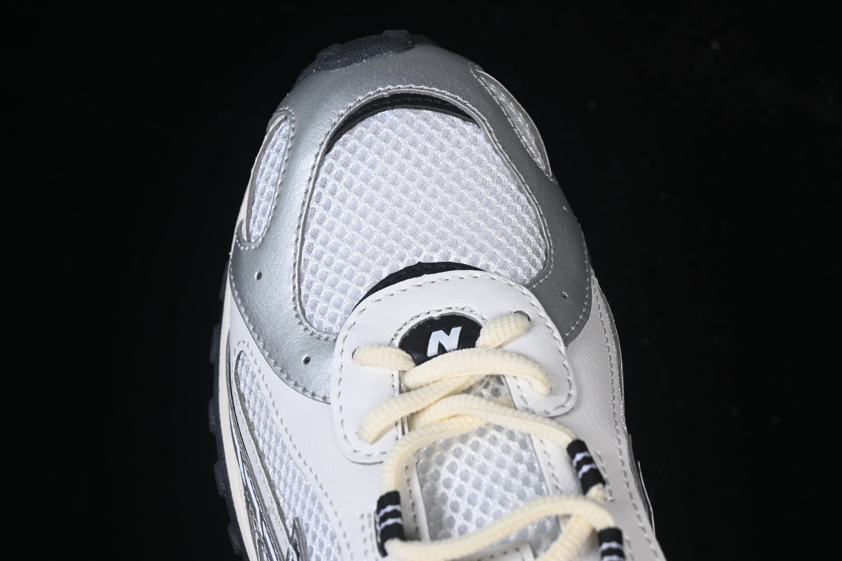 New Balance 204L Silver Metallic Black