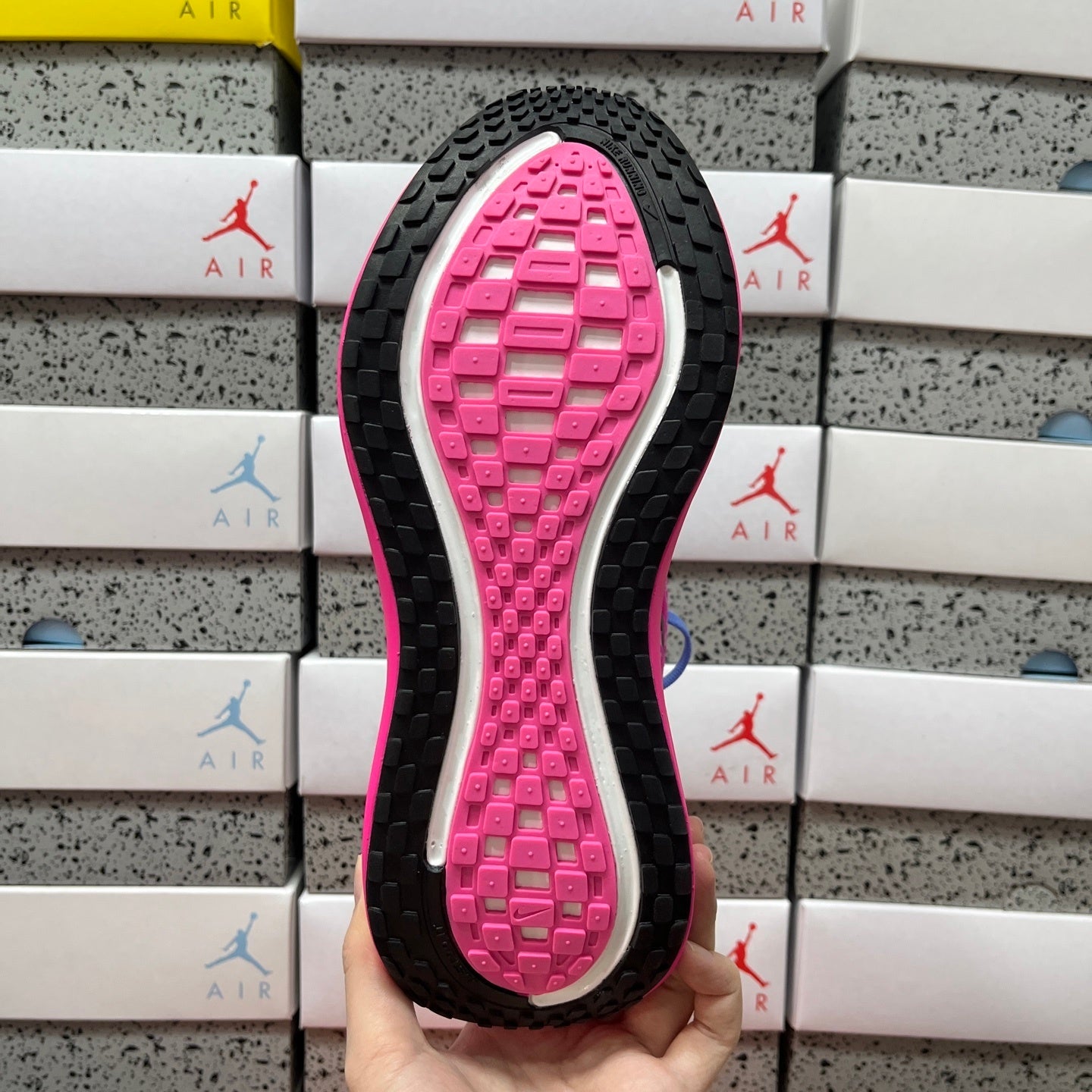 Air Zoom Vomero Plus Royal Pulse Fire Pink pronta entrega