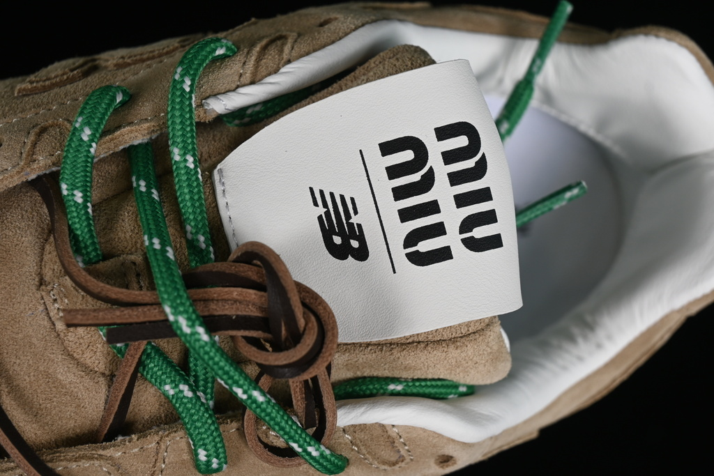 New balance 530 x miumiu ecru pronta entrega