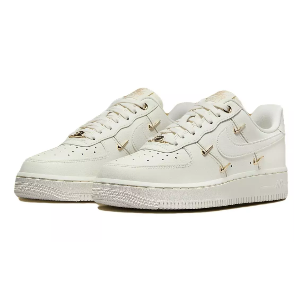 Tênis Nike Air Force 1 '07 LX Feminino Dourado