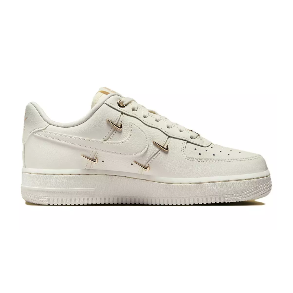 Tênis Nike Air Force 1 '07 LX Feminino Dourado