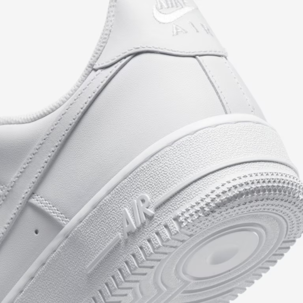 Tênis Nike Air Force 1 Low '07 Triple White Masculino