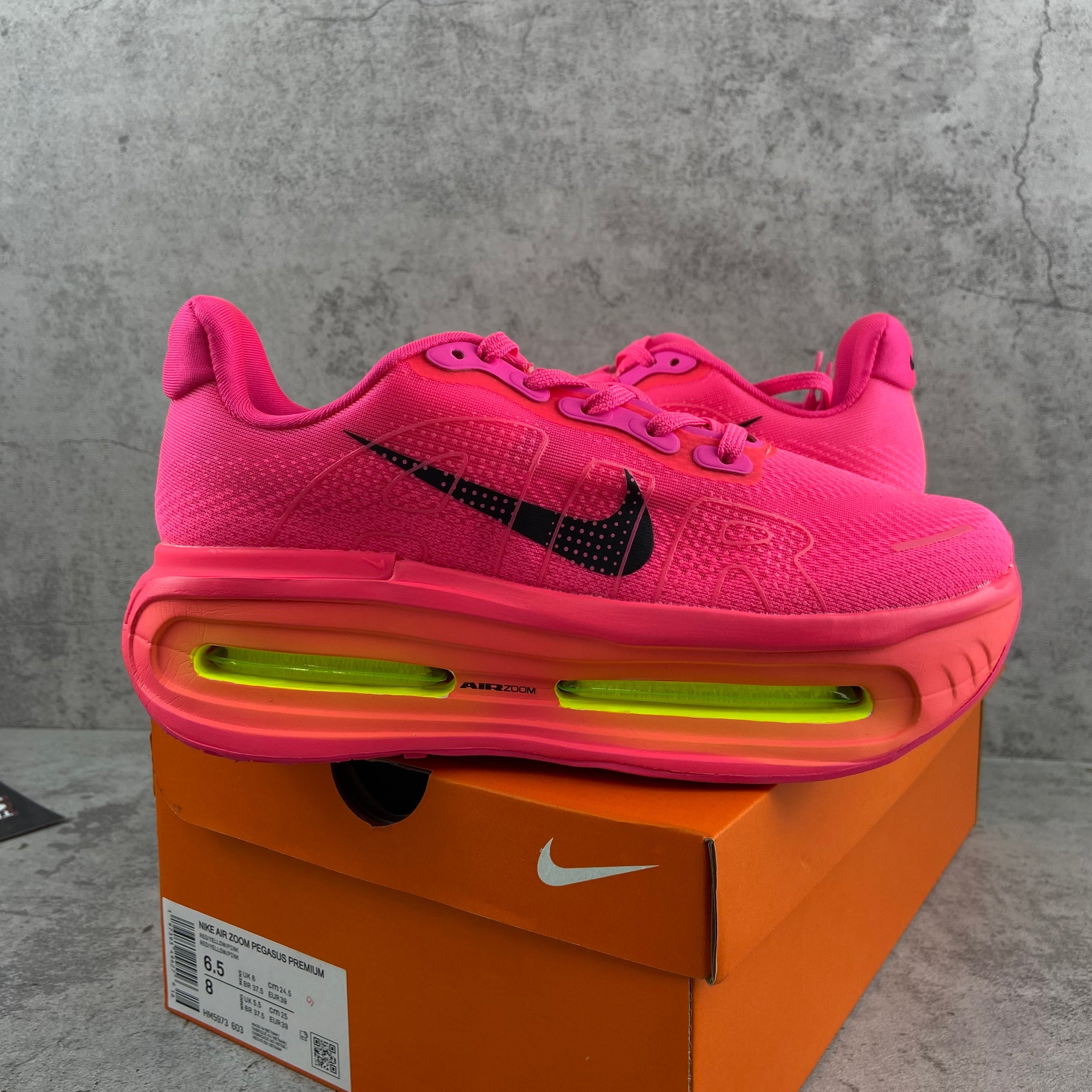 Nike Vomero Premium Hyper Pink