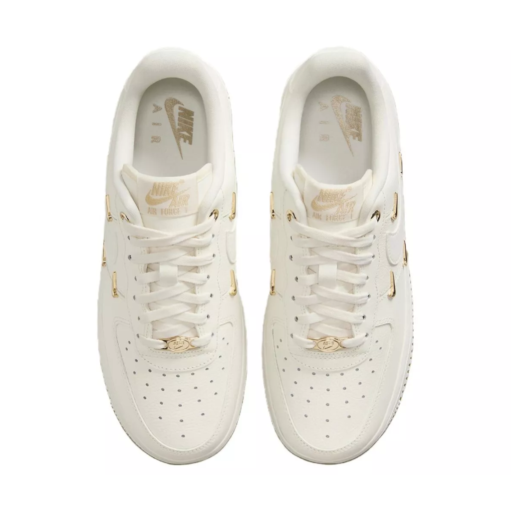 Tênis Nike Air Force 1 '07 LX Feminino Dourado